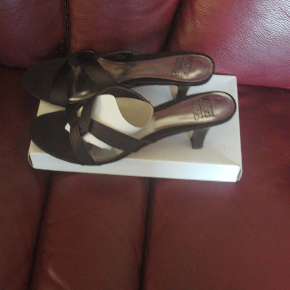 Shoes - Picture 2 of 4